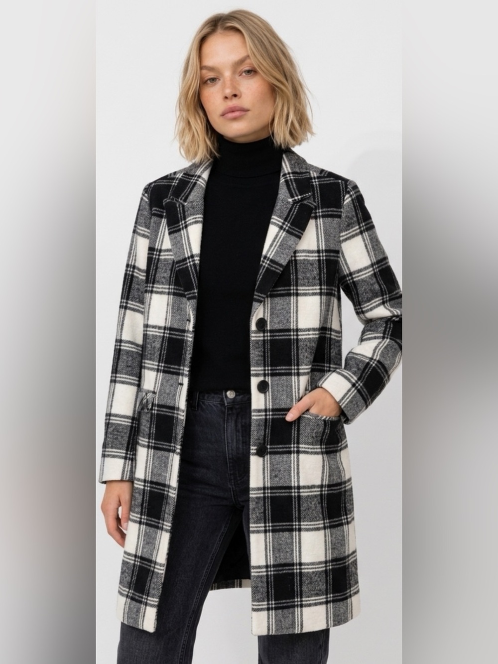 JustFab Plaid Coat in Black & White Size Large Like New